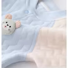 Pyjama bébé fille garçon détail tissus avec le petit ourson sur le coeur