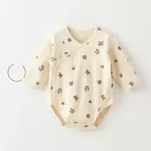 bébé bodie feuille maro fond beige
