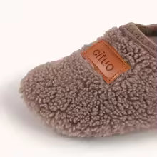 chausson bébé enfant devant