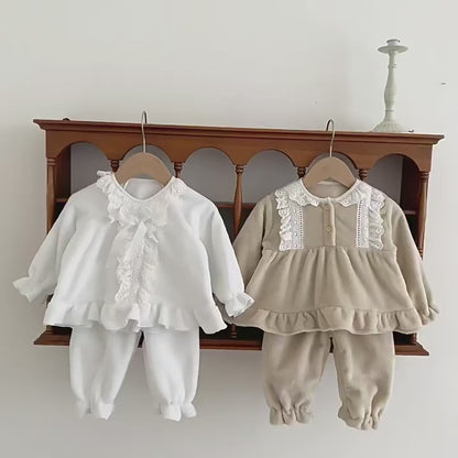Video de présetatio pyjama bébé fille velours 